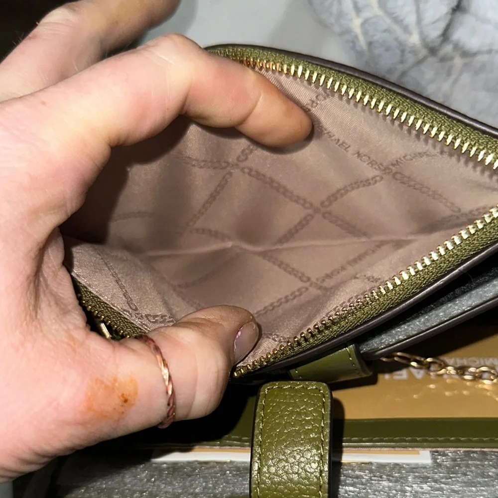 NWT Michael Kors Olive Green Wristlet holds phone two zip gold chain cute - Picture 7 of 13